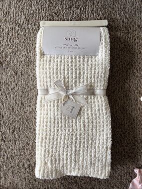 snug Cream Waffle Knit Chenille Blanket - Cozy Throw